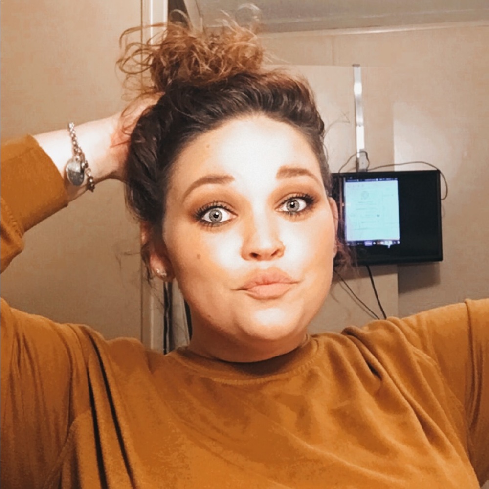 Meet your Posher, Hannah